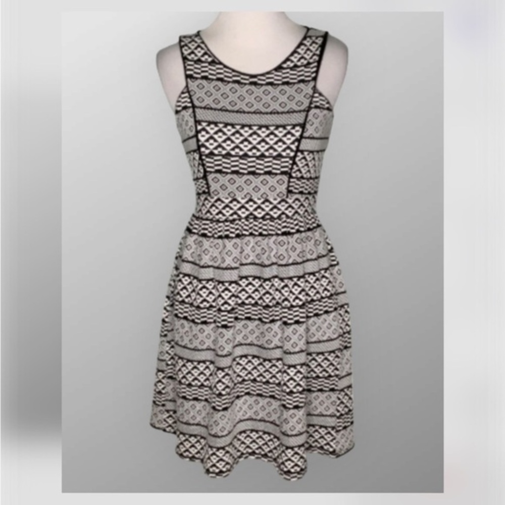 Monteau Black & White Geo Tribal Print Fit & Flare Sleeveless Dress Juniors S